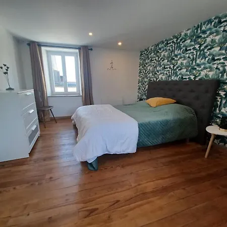 Les Pieds Dans L'eau * لي بورتيل