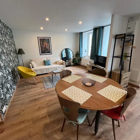 Les Pieds Dans L'eau لي بورتيل